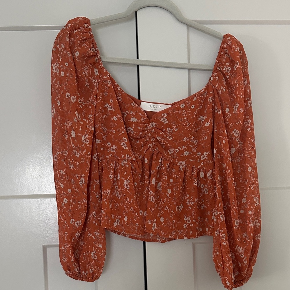ASTR Women's Rust Floral Blouse